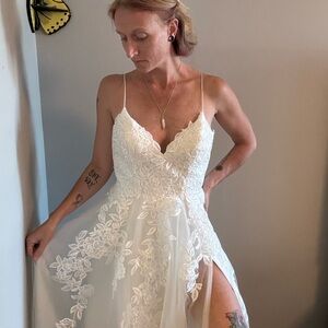 Elegant White Lace Women’s Wedding Dress